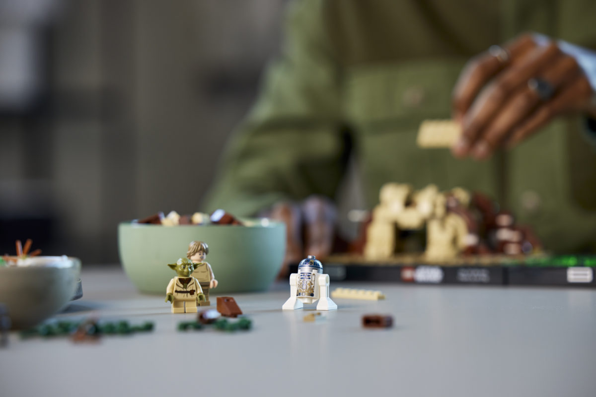 LEGO Star Wars 75330 Dagobah Jedi Training diorama set 04