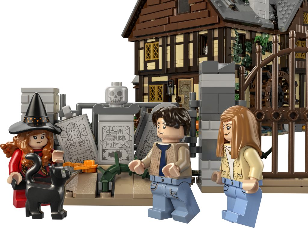 LEGO Ideas 21341 Hocus Pocus – The Sanderson Sisters Cottage contents 1 1024x757