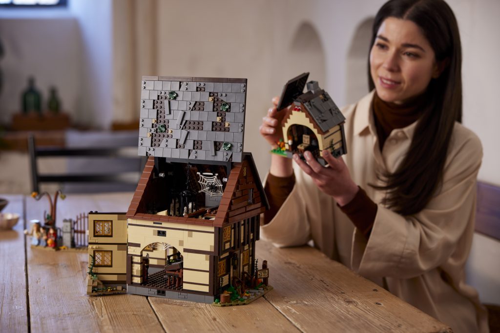 LEGO Ideas 21341 Hocus Pocus – The Sanderson Sisters Cottage lifestyle 17 1 1024x683