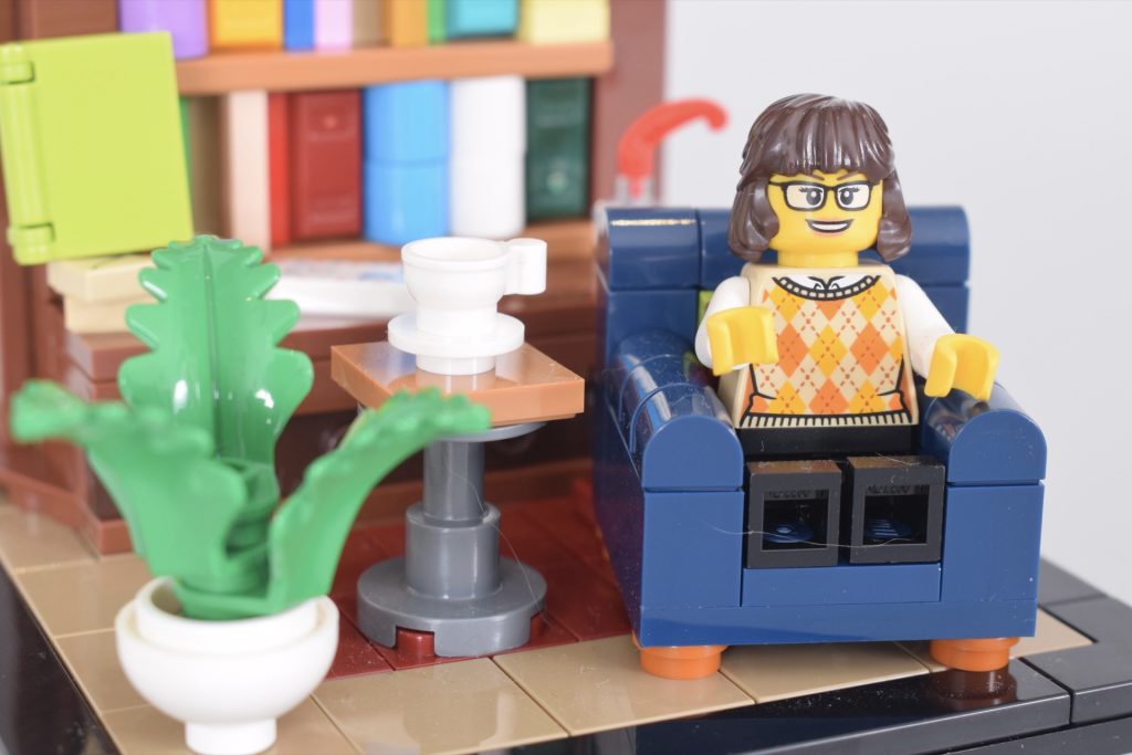 LEGO Ideas 30698 Reading Is My Passion review 11 1024x683