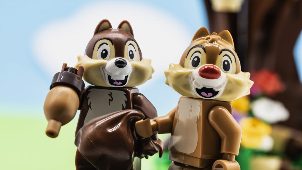 LEGO Disney Collectible Minifigures vignettes: Chip 'n' Dale