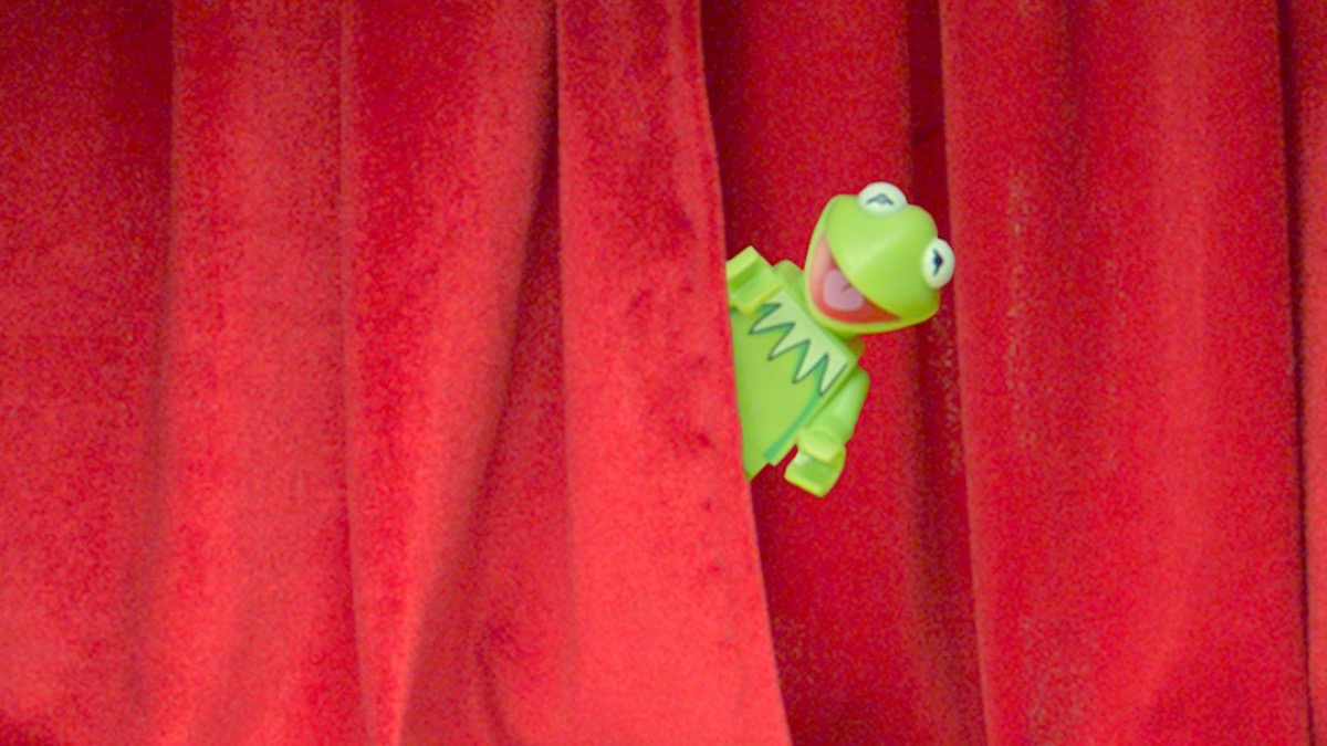 Go behind-the-scenes of the LEGO Muppets minifigures promo video