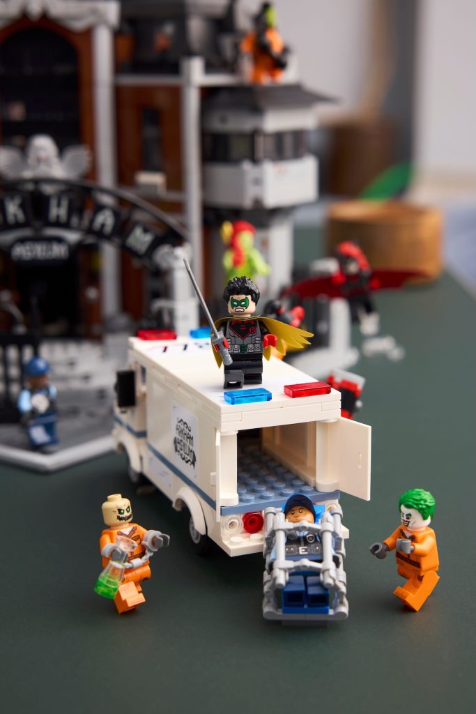 LEGO Batman 76300 Arkham Asylum 24 683x1024