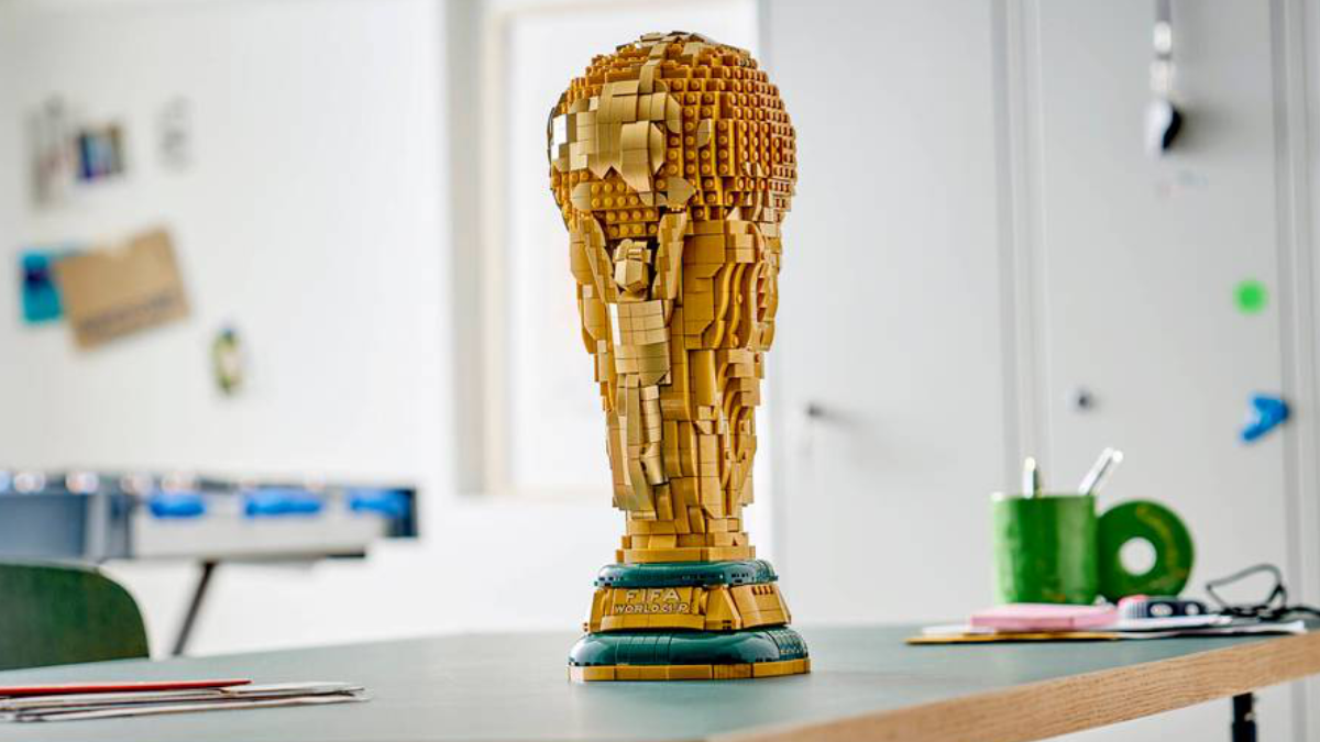 LEGO-43020-LEGO-WORLD-CUP-BUILD-UP-FEATURED-1